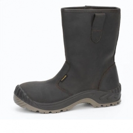 Foot protection: boots All-terrain safety boots with anti-perforation sole